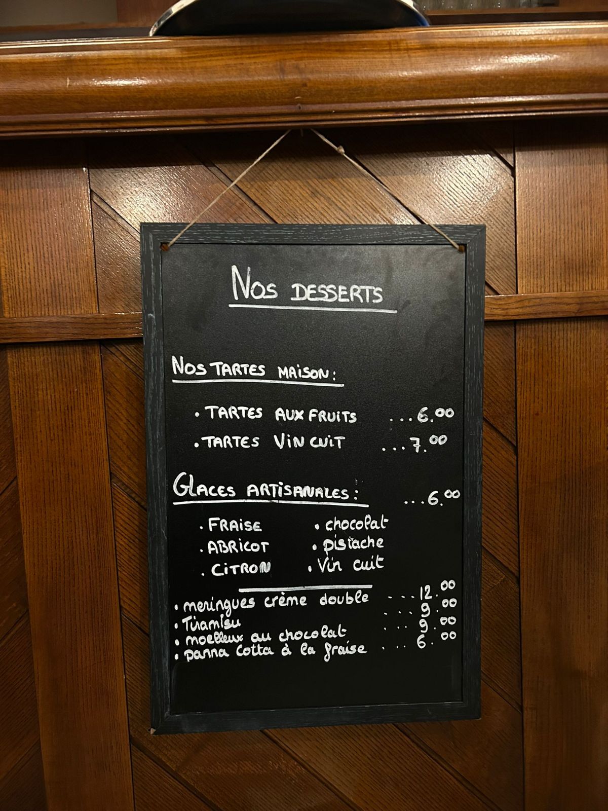 Ardoise des desserts au Café du Marché